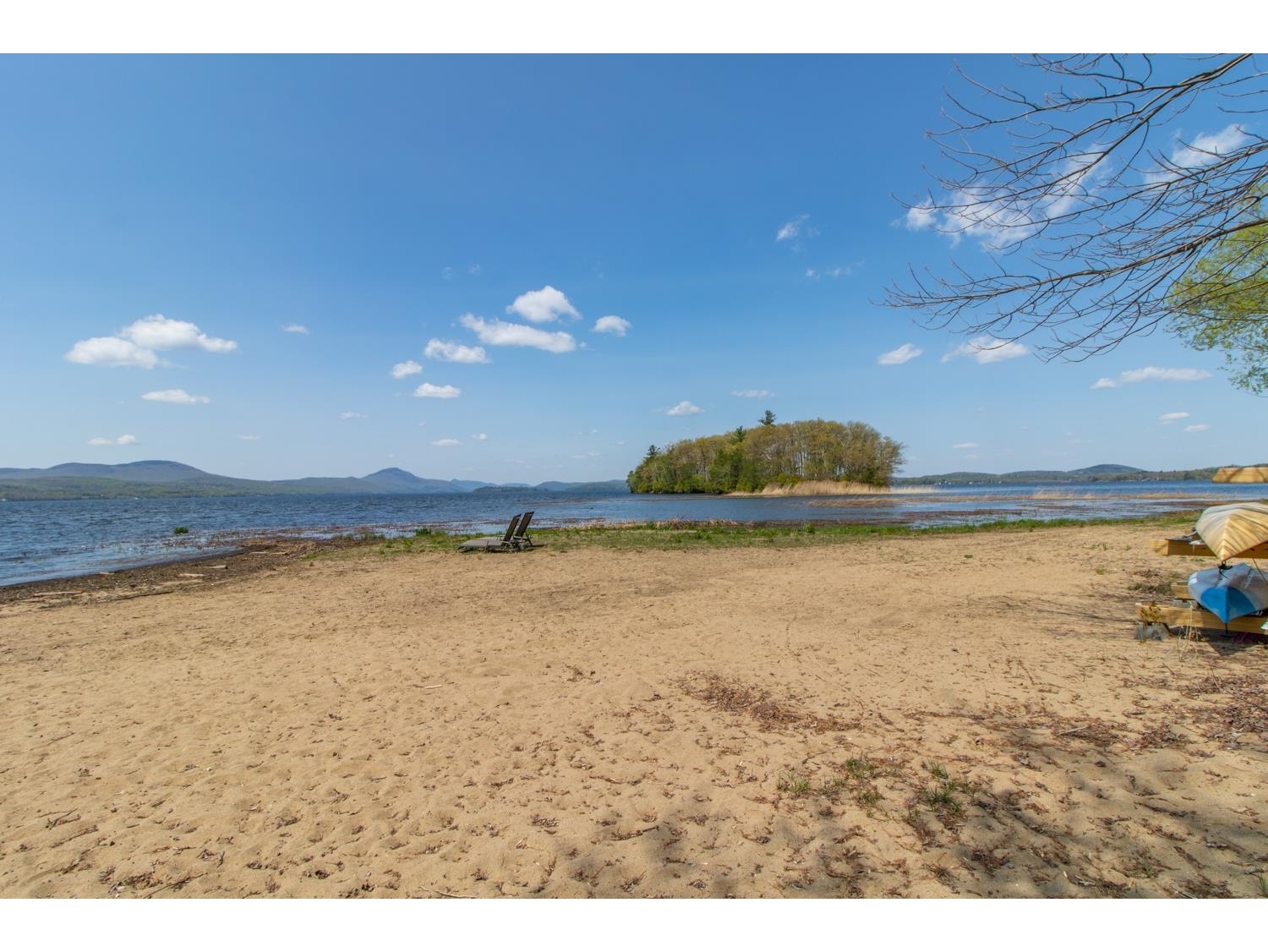 1200 ft of shared Beach access