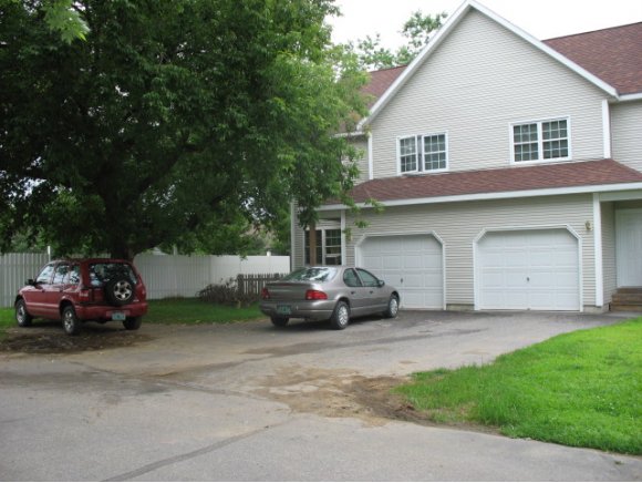 1-104 Gilbert Sq