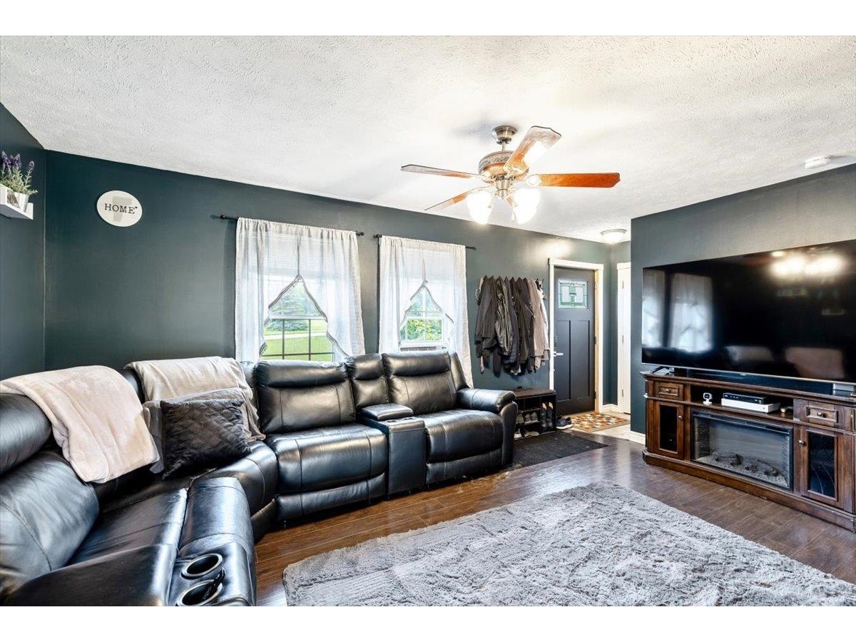 1 Glen Ridge Lane