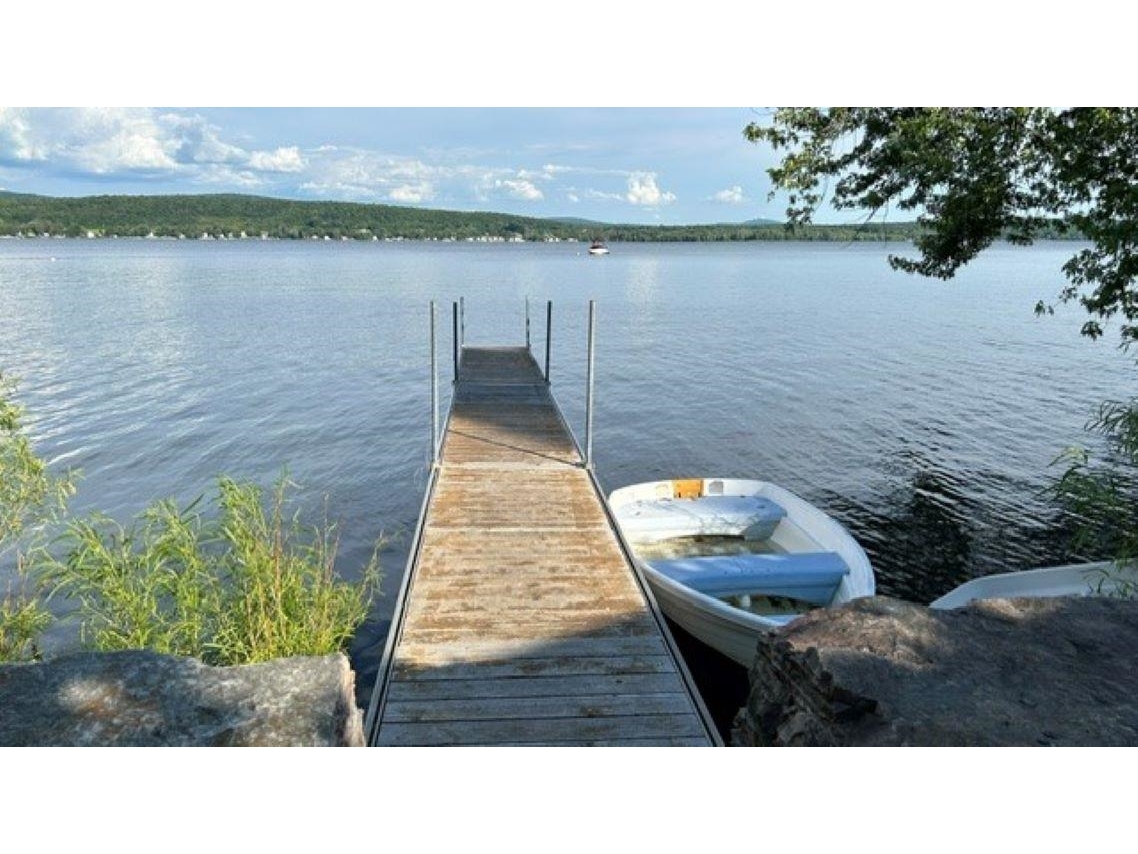 Shared dock with neighbourhood