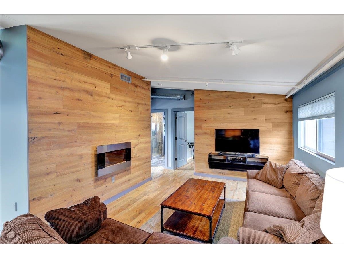 1 Steele Street
