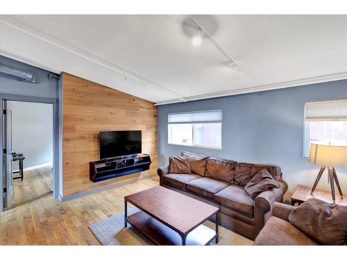 1 Steele Street