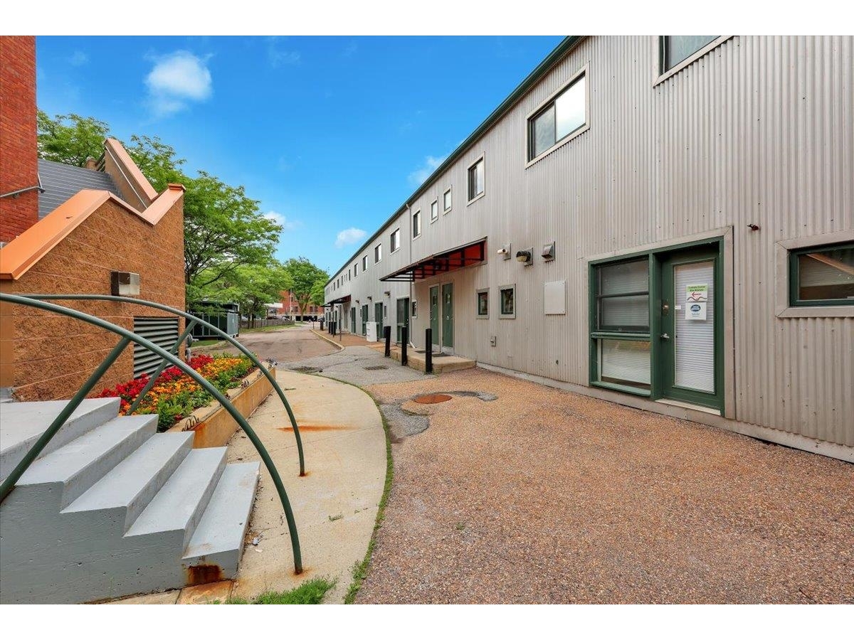 1 Steele Street