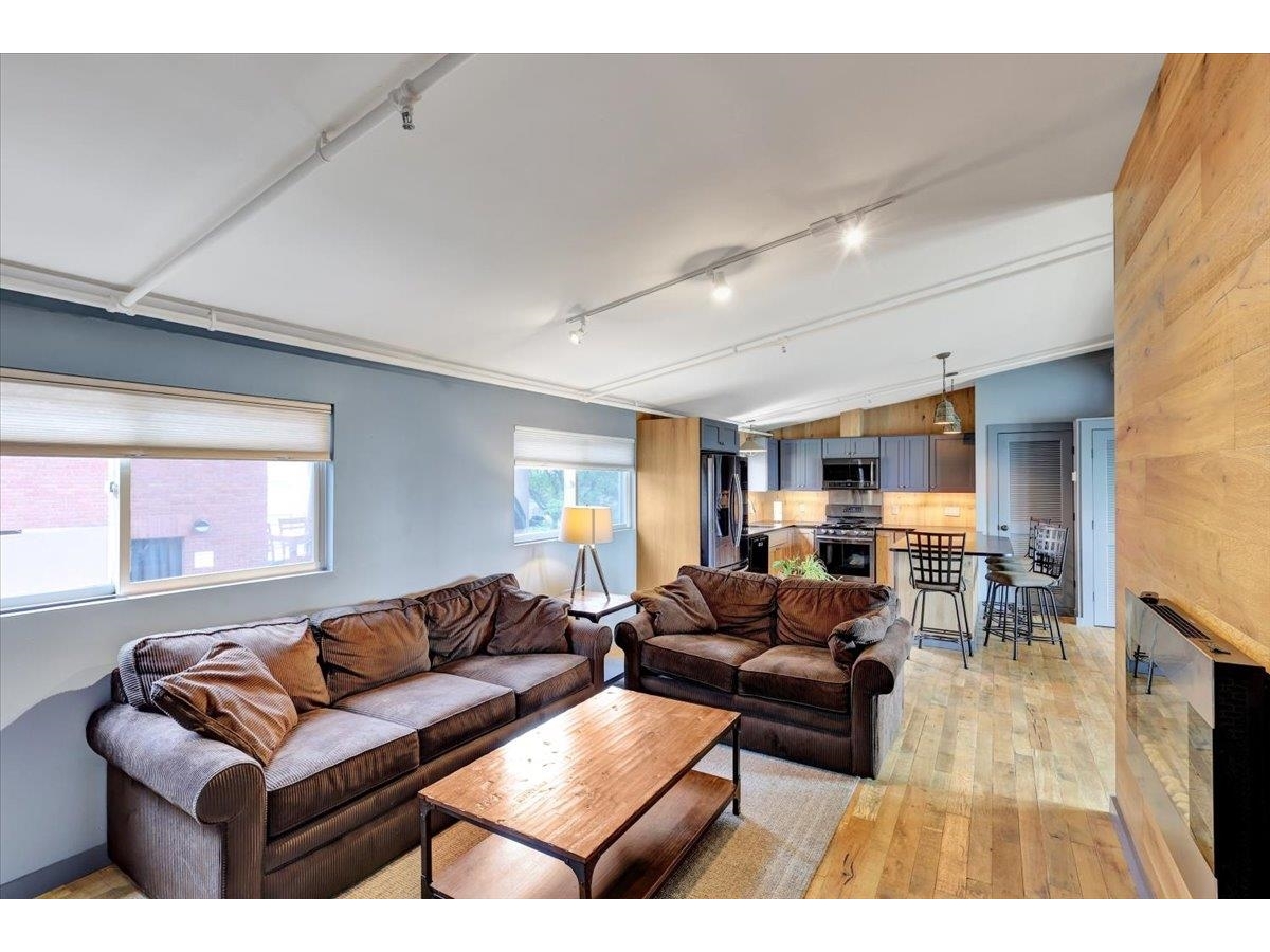 1 Steele Street