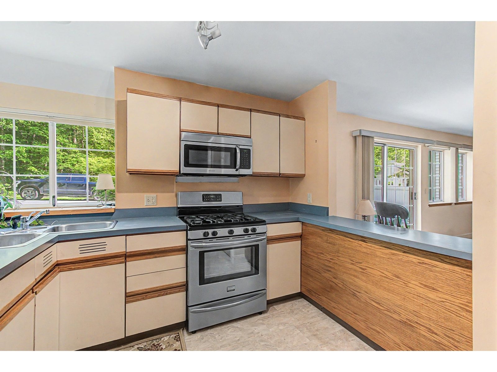 Another perspective of the kitchen.
