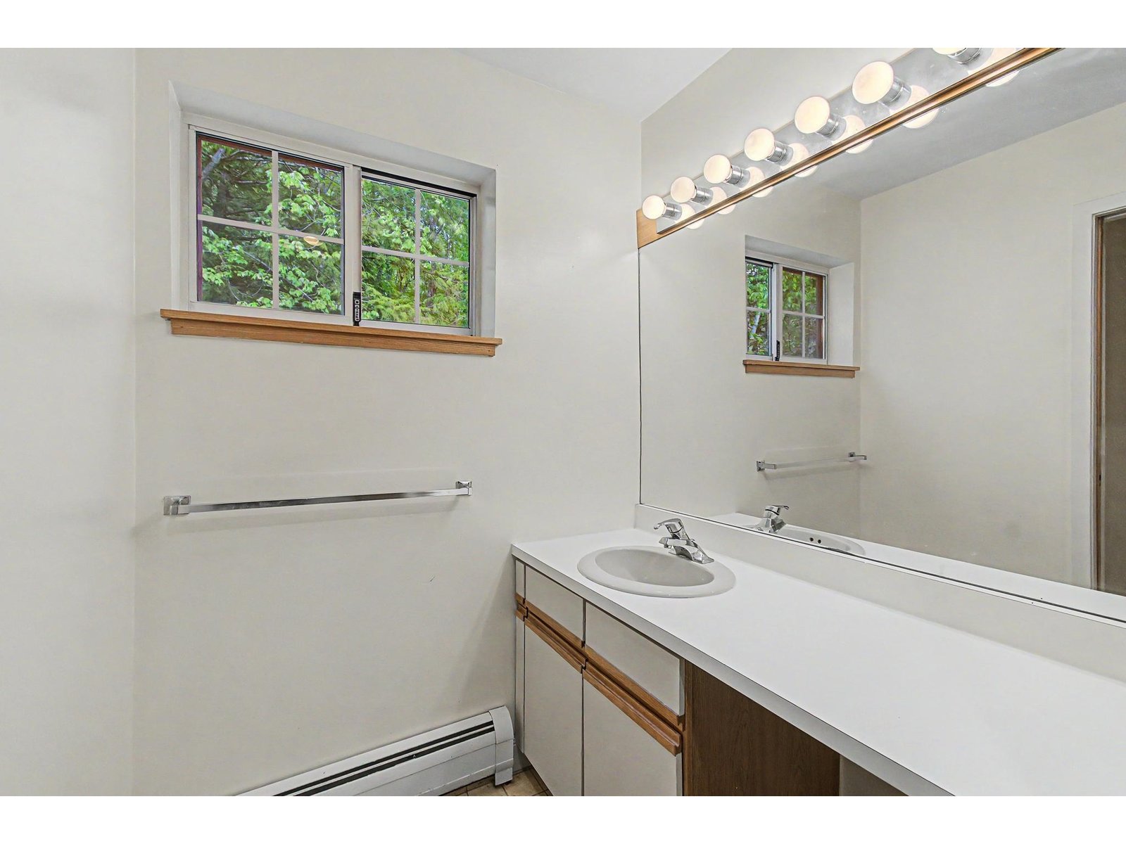 Primary bathroom vanity.