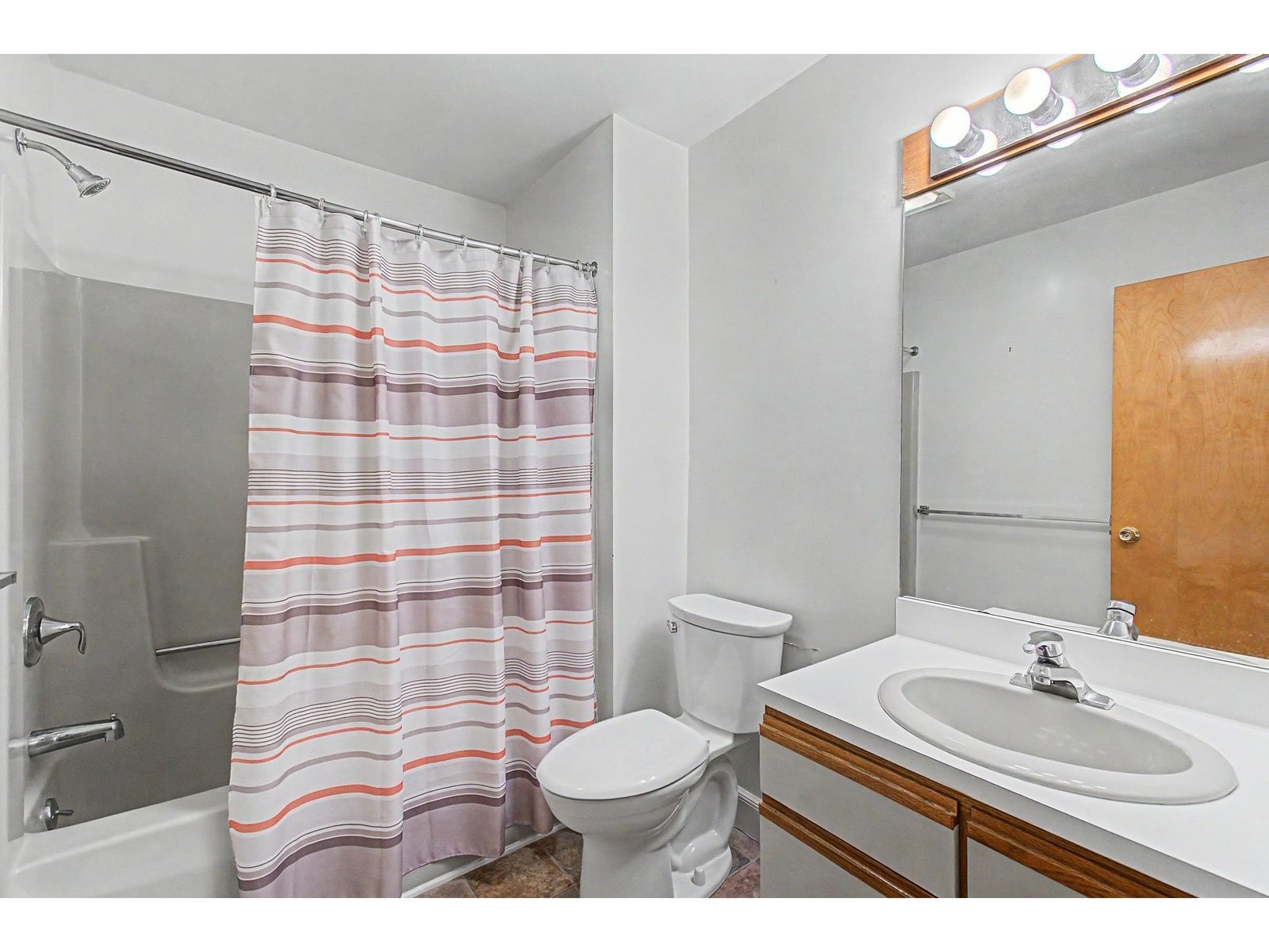 Shared bathroom on the 2nd level.
