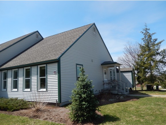 10 Evergreen Lane, Unit 10