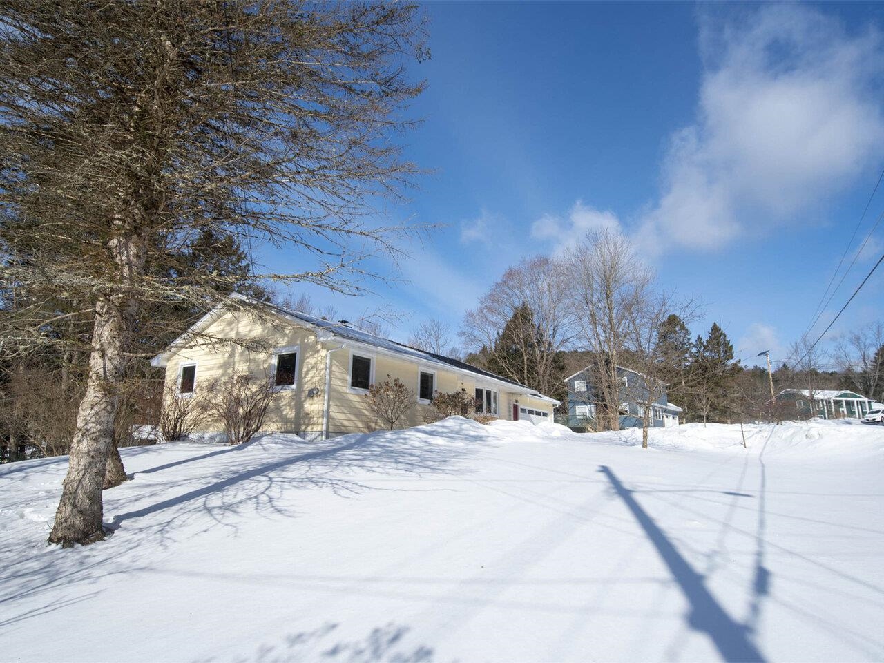 Prime Neighborhood