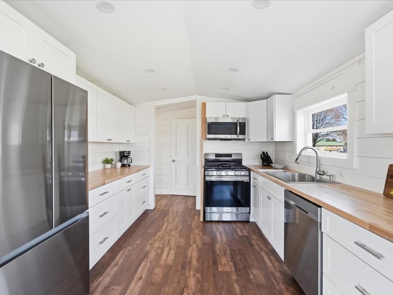 Gorgeous updated kitchen