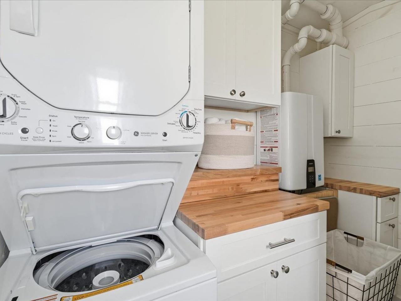 In-unit washer/dryer