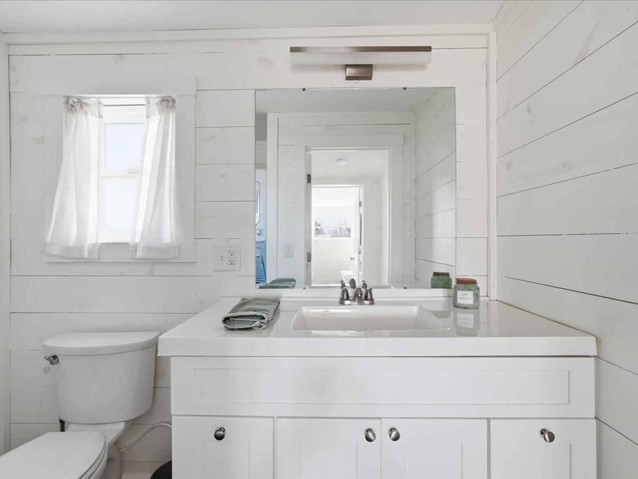 Pretty storage vanity