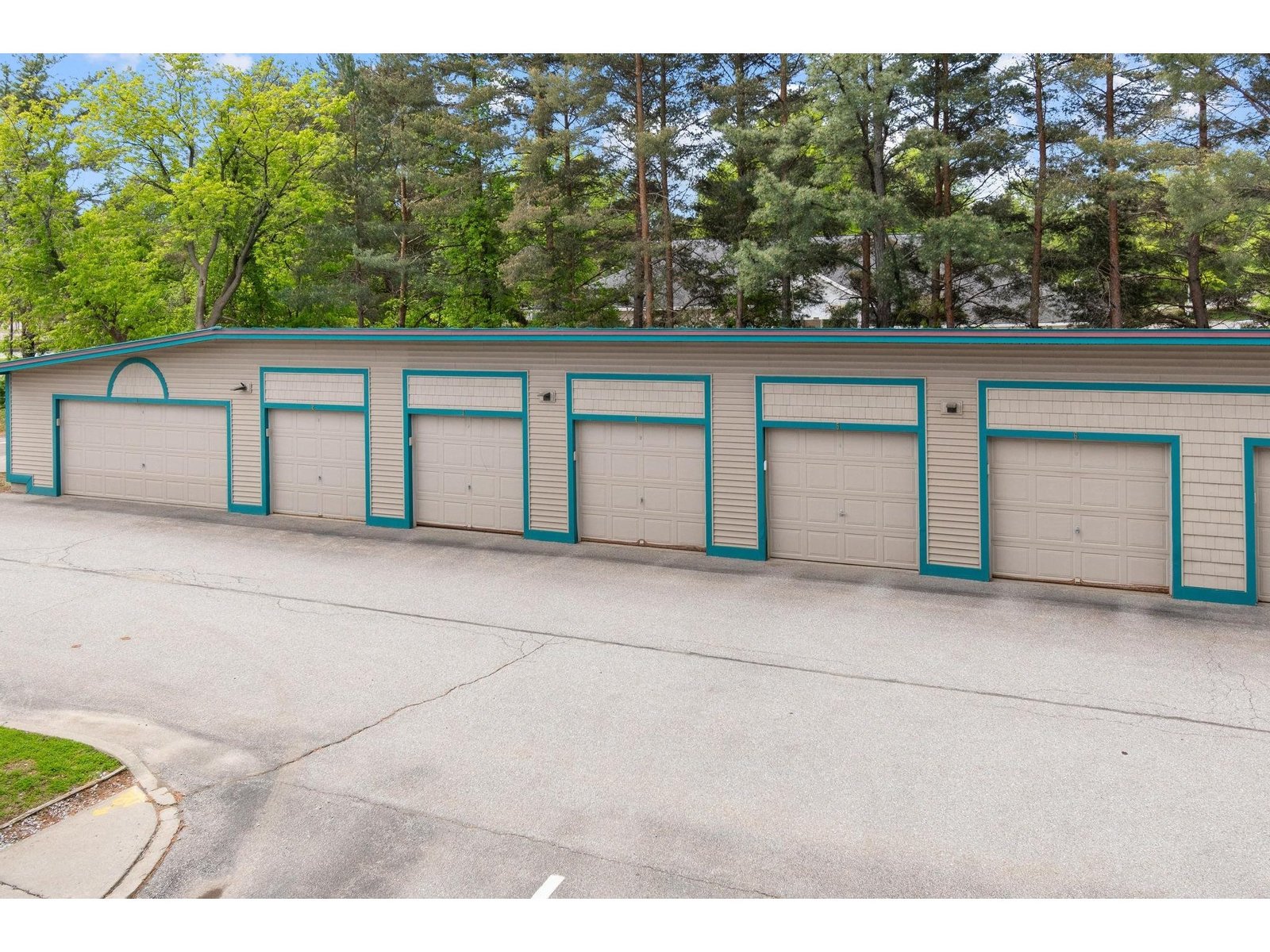 deeded garage parking - bay #4
