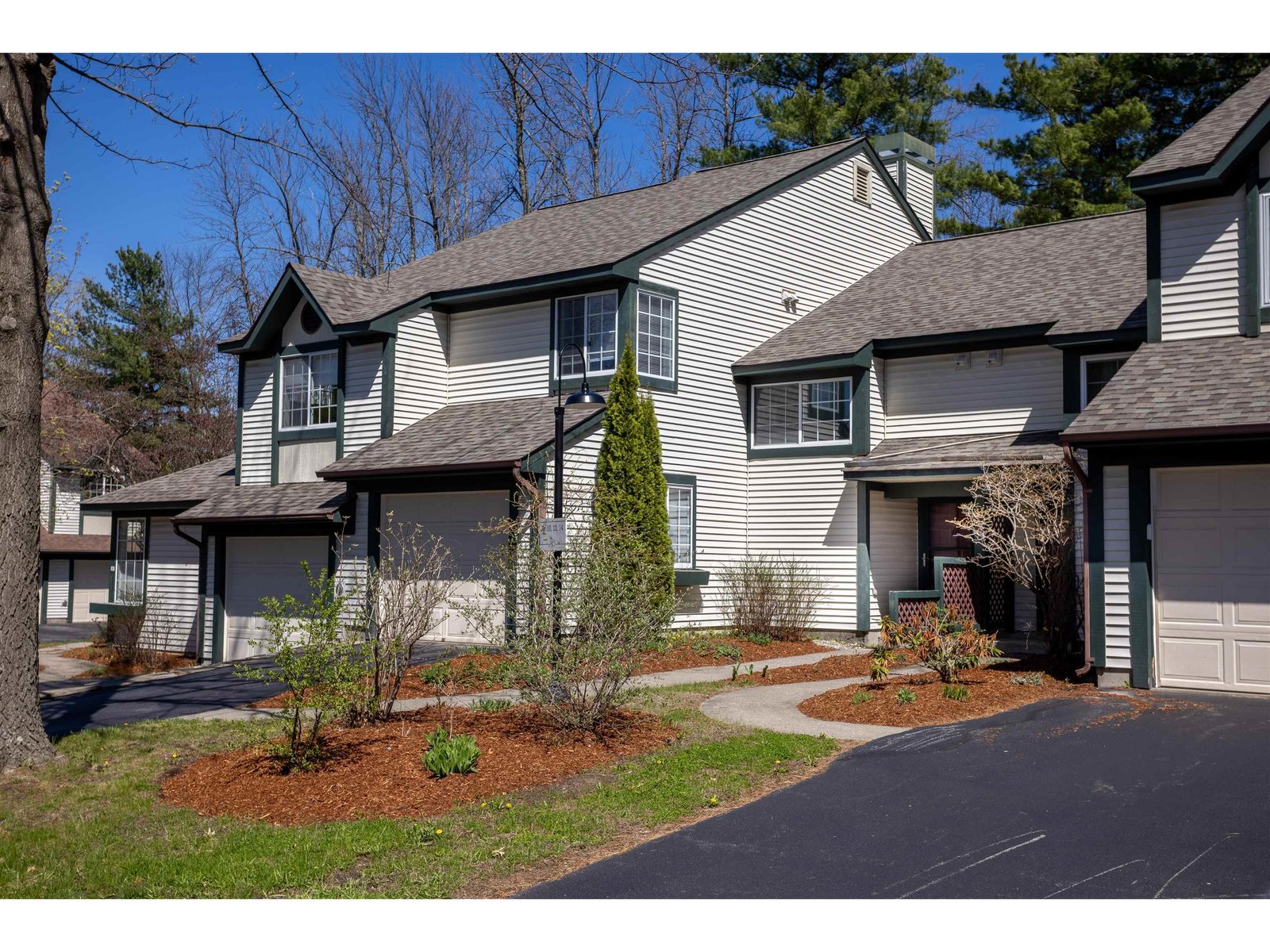 10 Lake Forest Drive, Unit 10