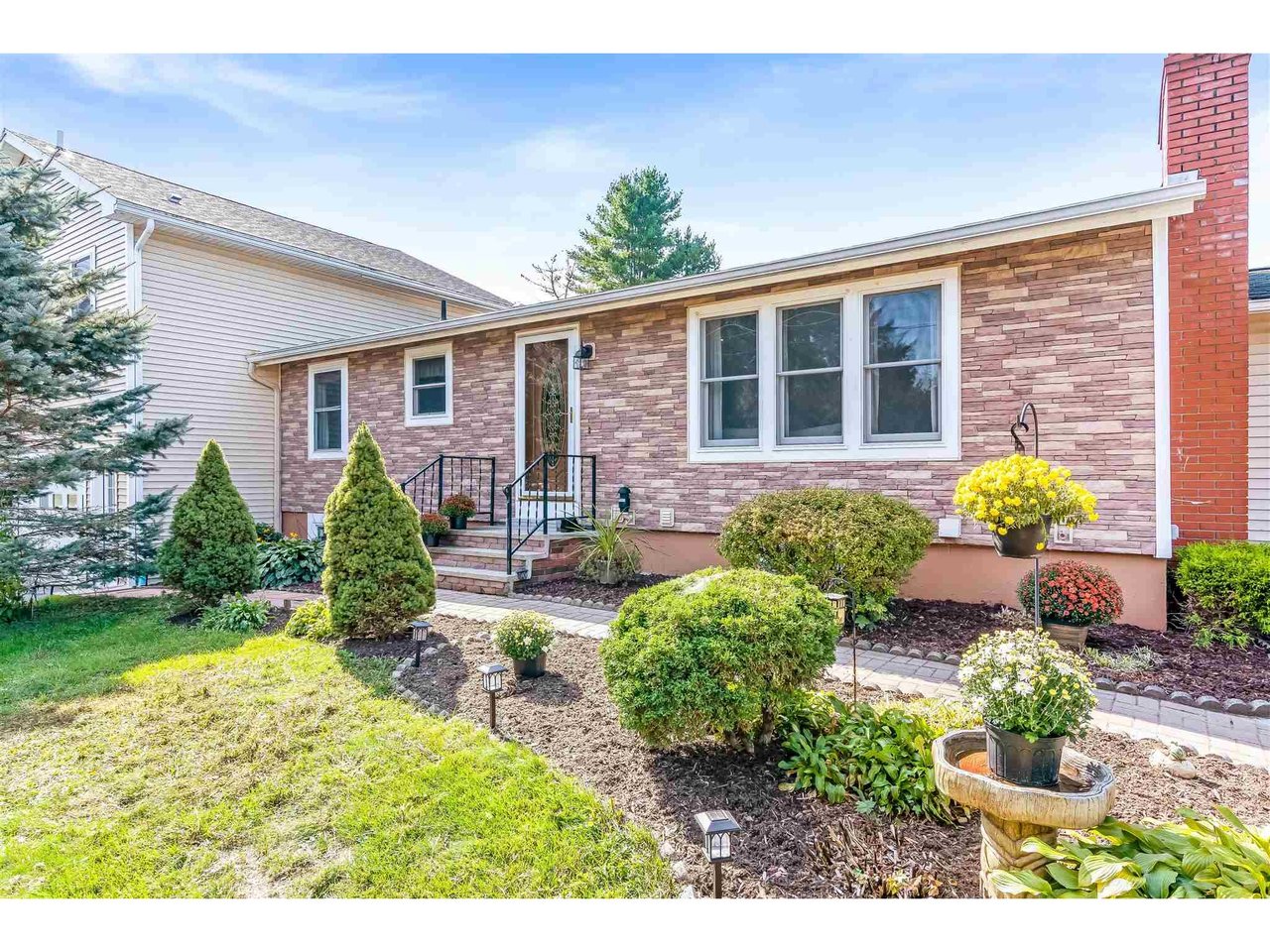 10 Lamell Avenue
