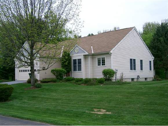 10 Locust Ln