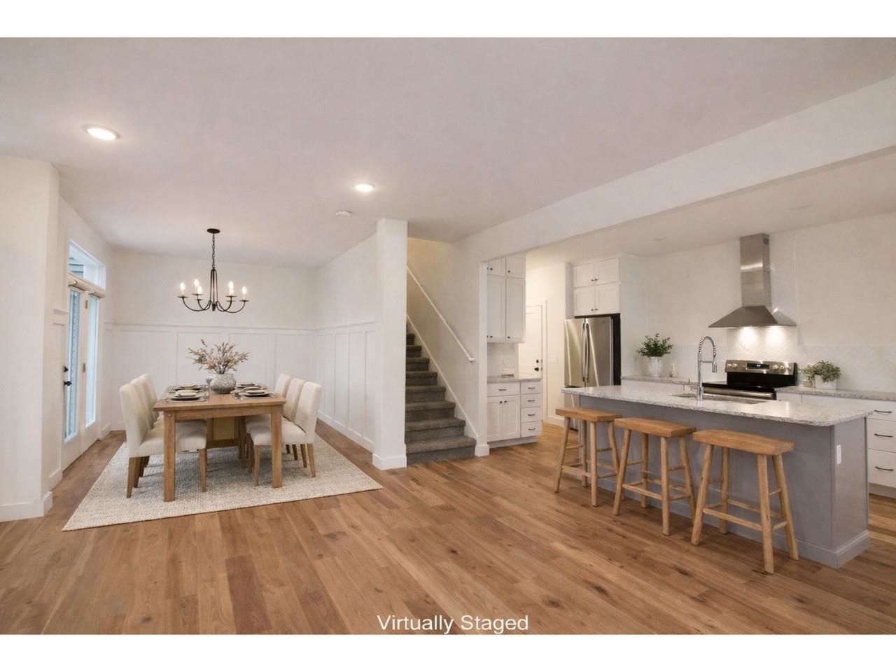Open plan kitchen & dining