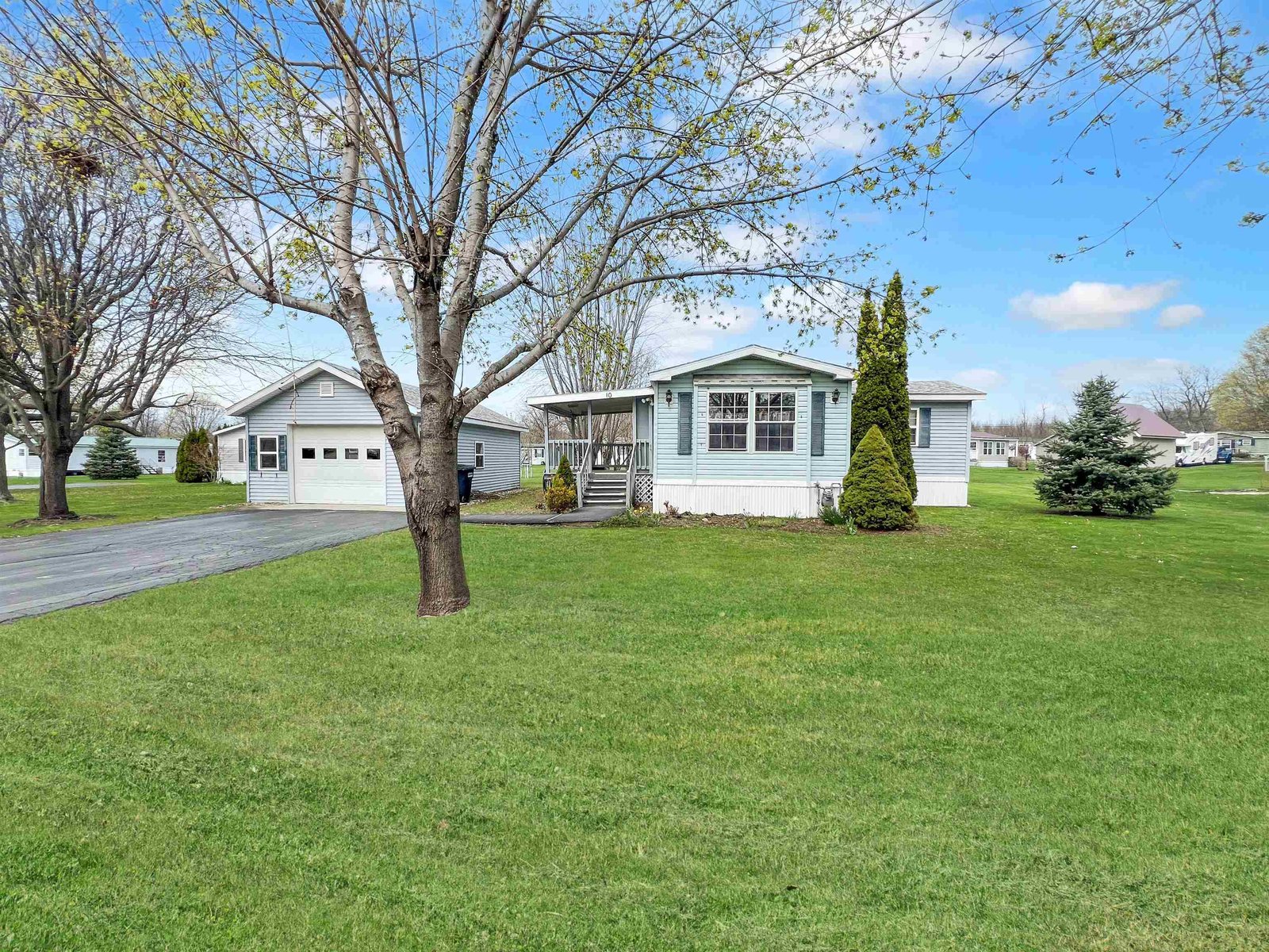 10 Marc Avenue