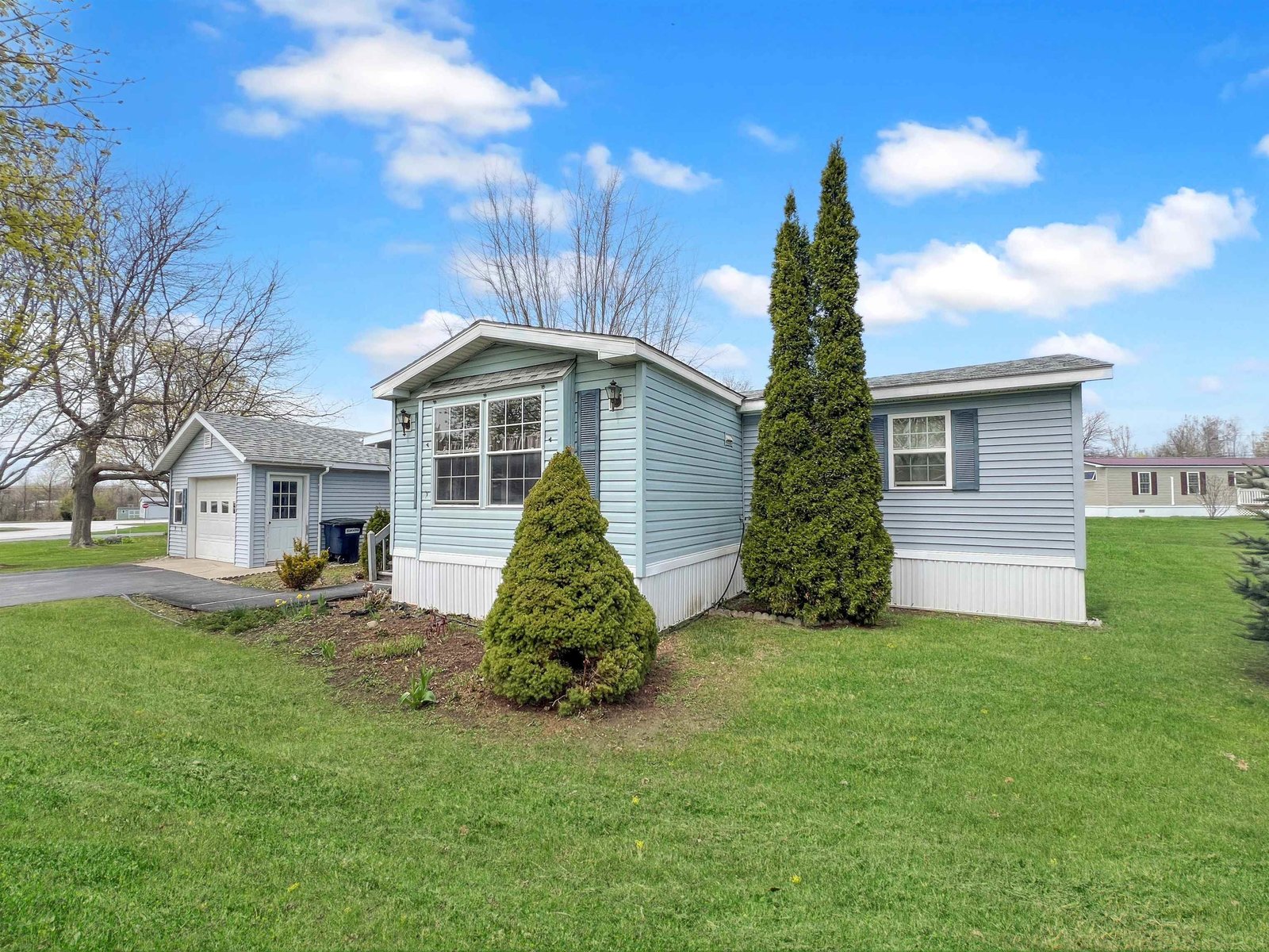 10 Marc Avenue