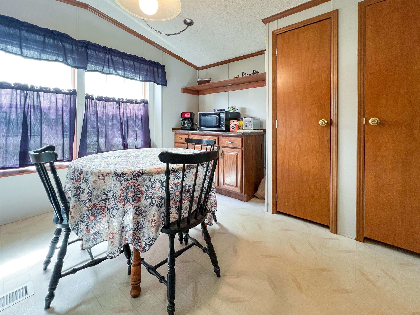 10 Marc Avenue