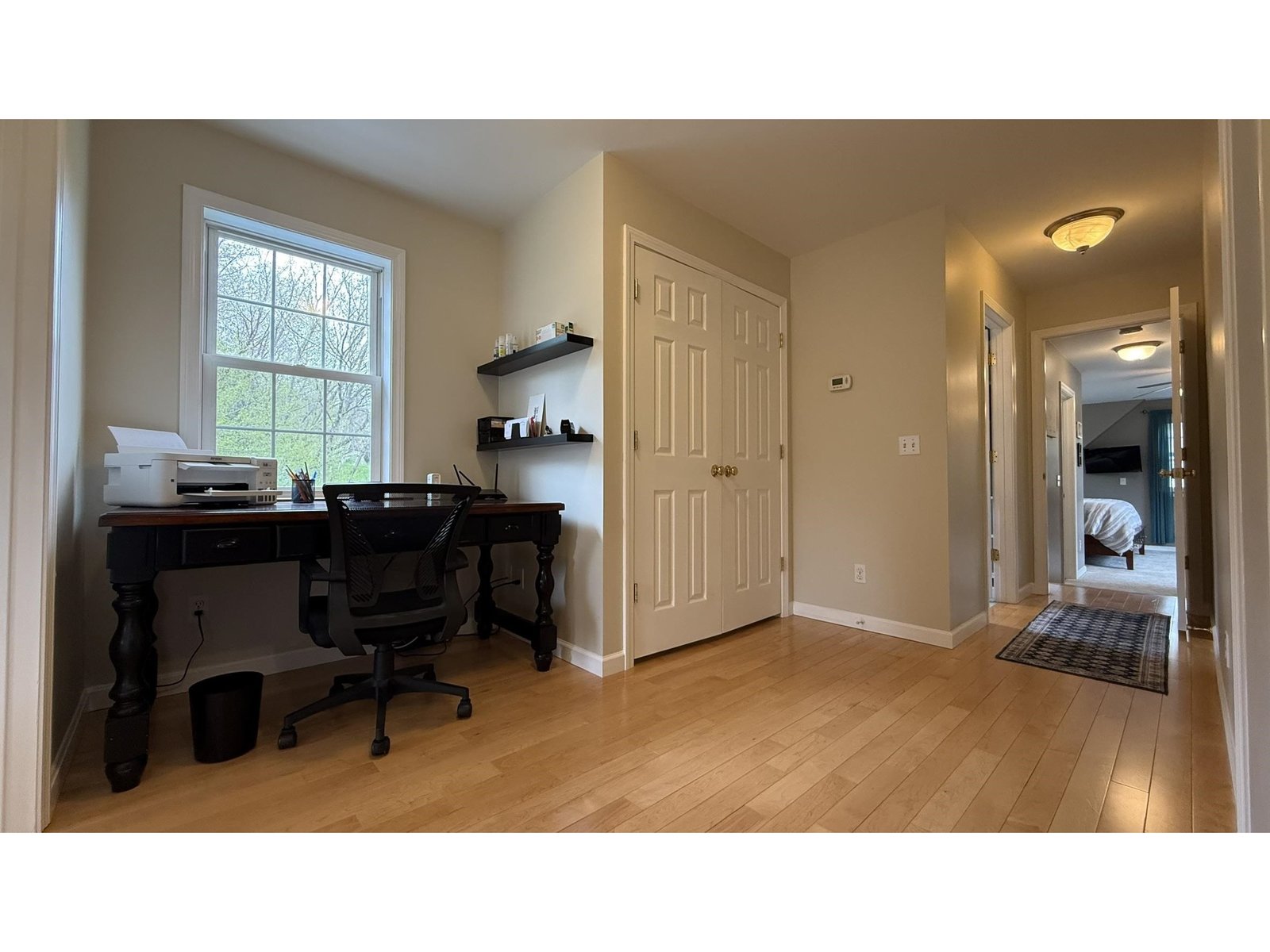 2nd floor workspace and laundry space