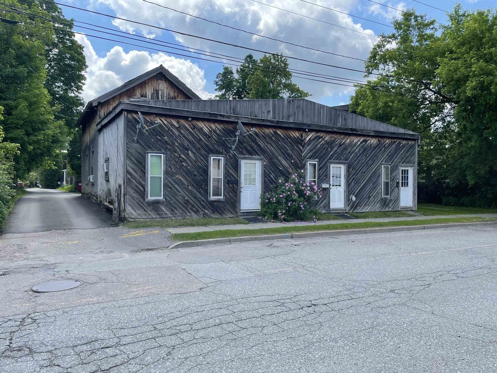 10 Railroad Street