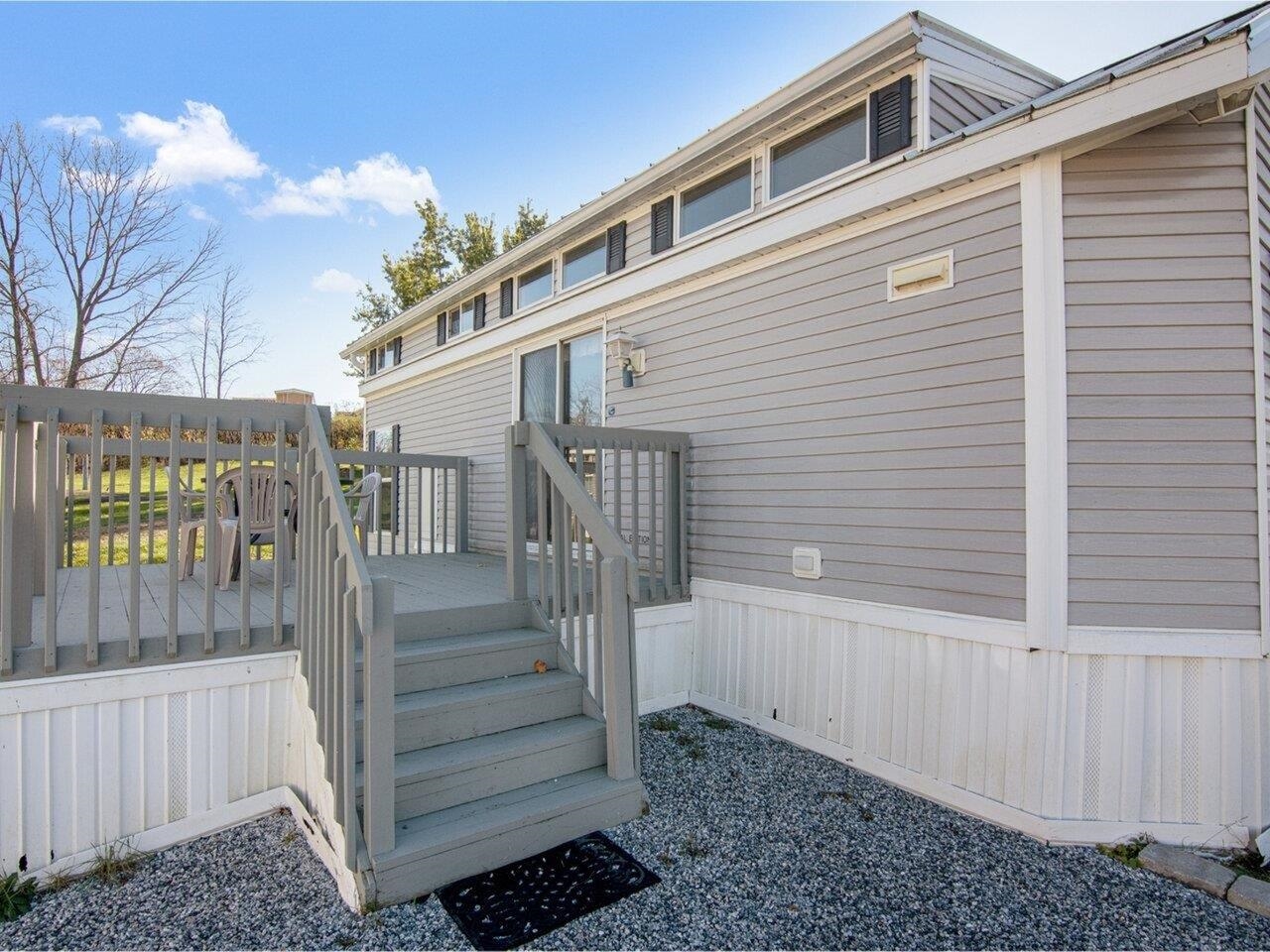Spacious front deck!