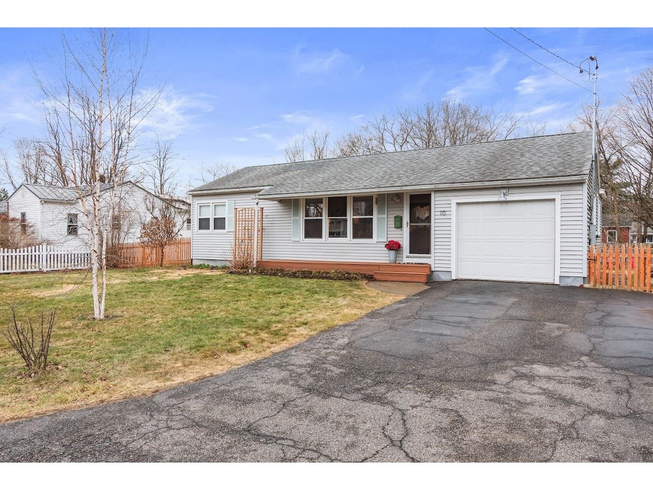 10 Seneca Avenue