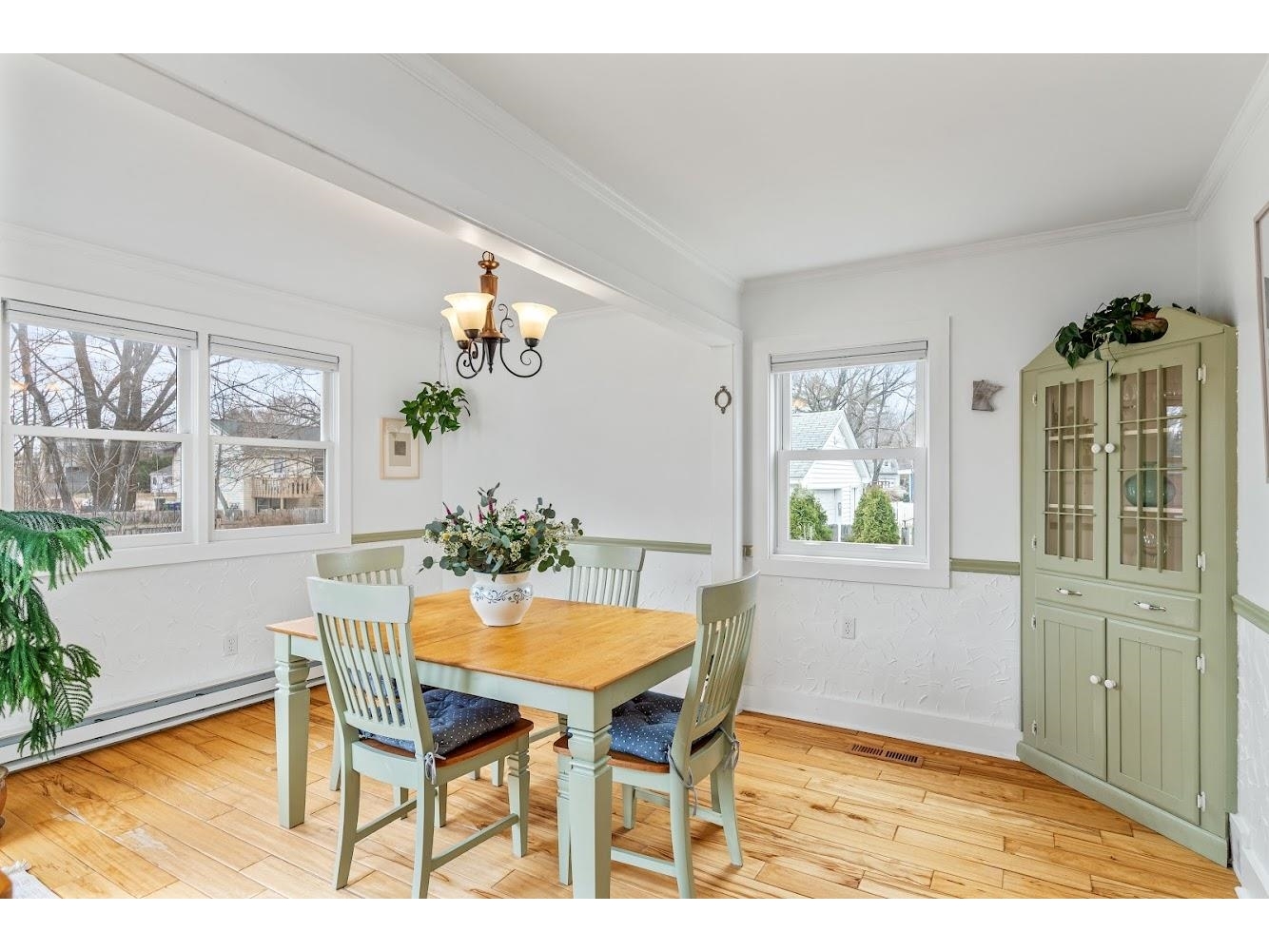10 Seneca Avenue