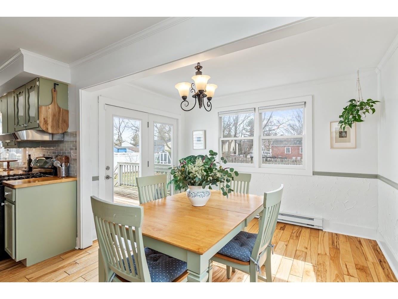 10 Seneca Avenue