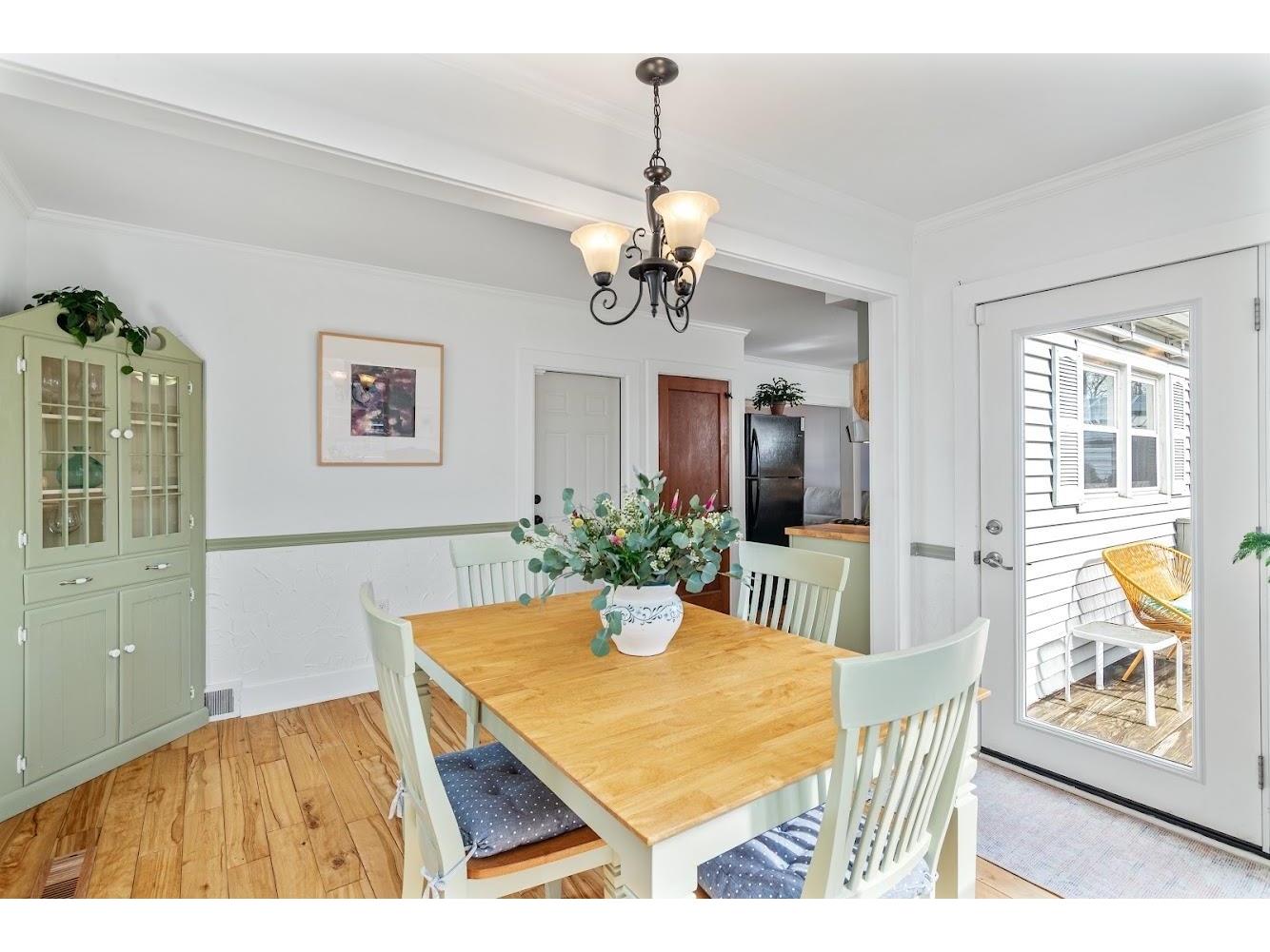 10 Seneca Avenue