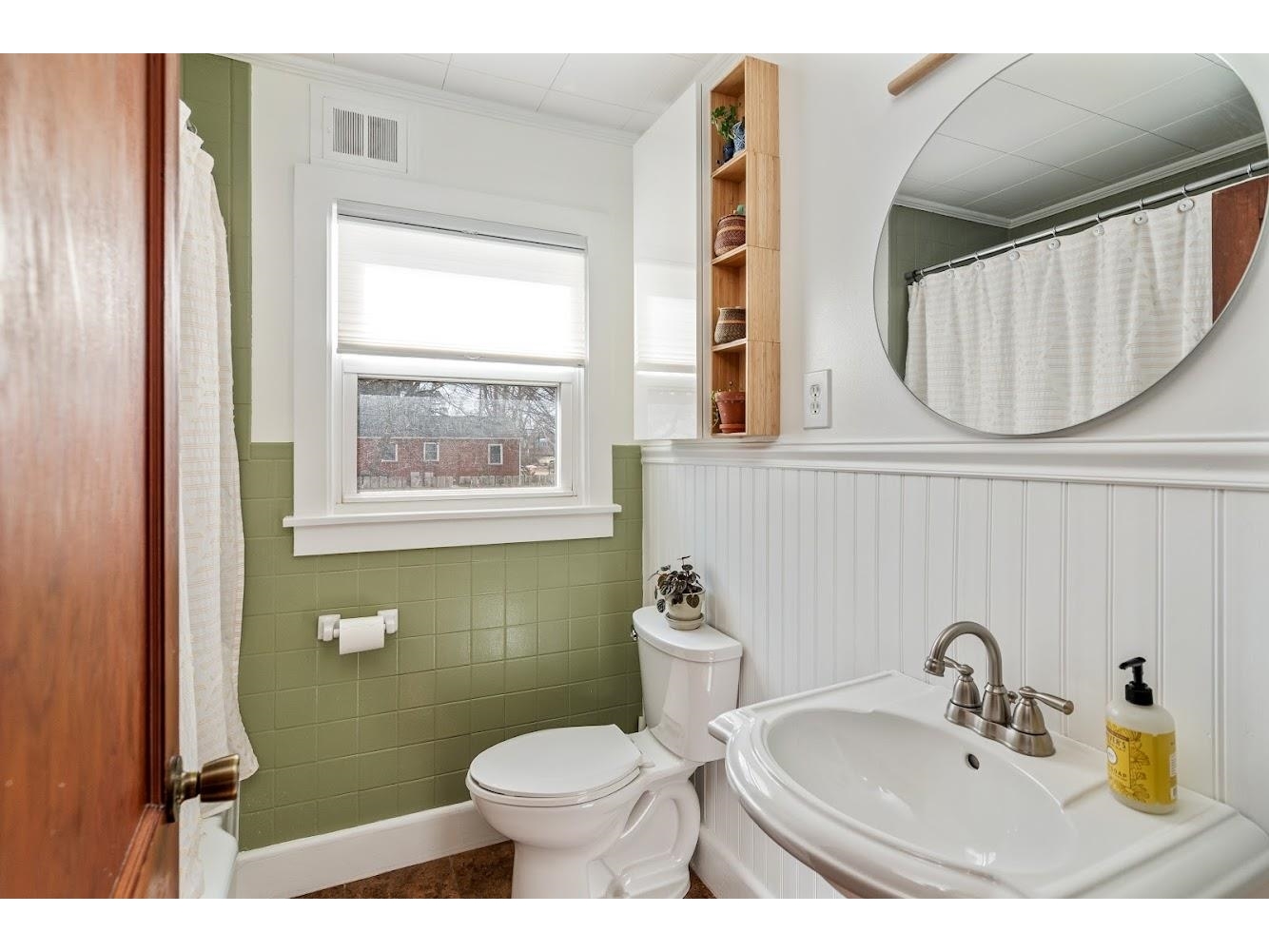 10 Seneca Avenue