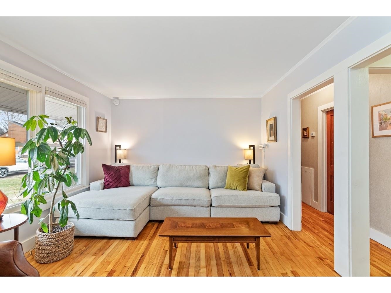 10 Seneca Avenue