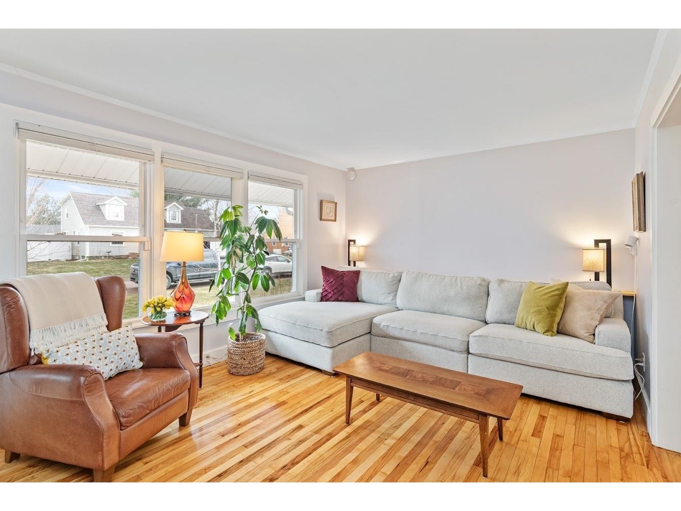 10 Seneca Avenue