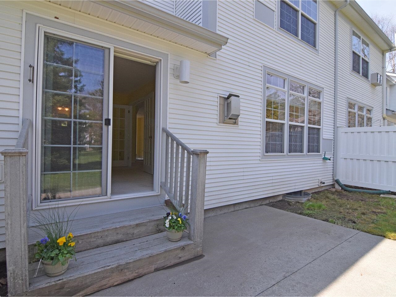 10 Stonington Circle