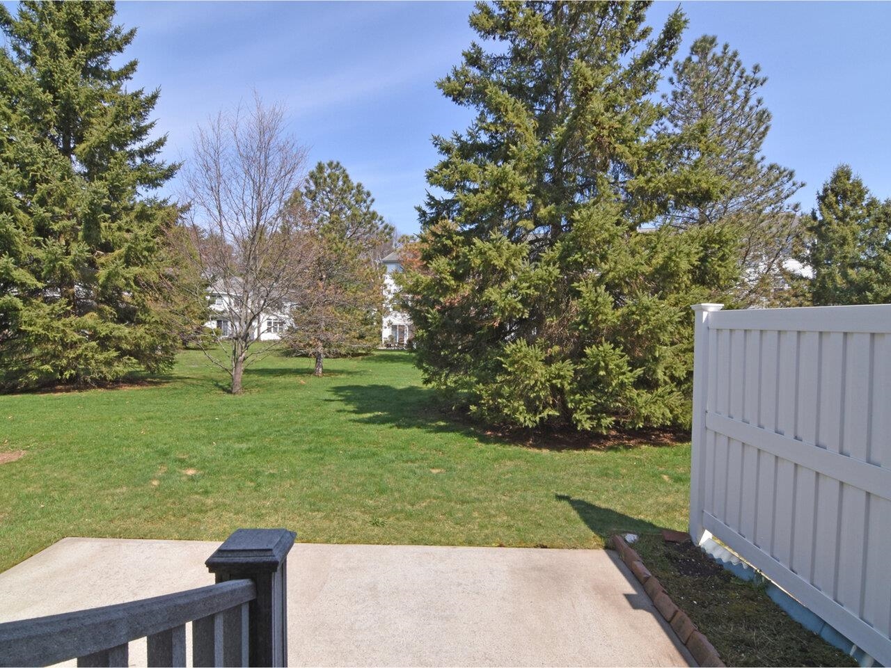 10 Stonington Circle