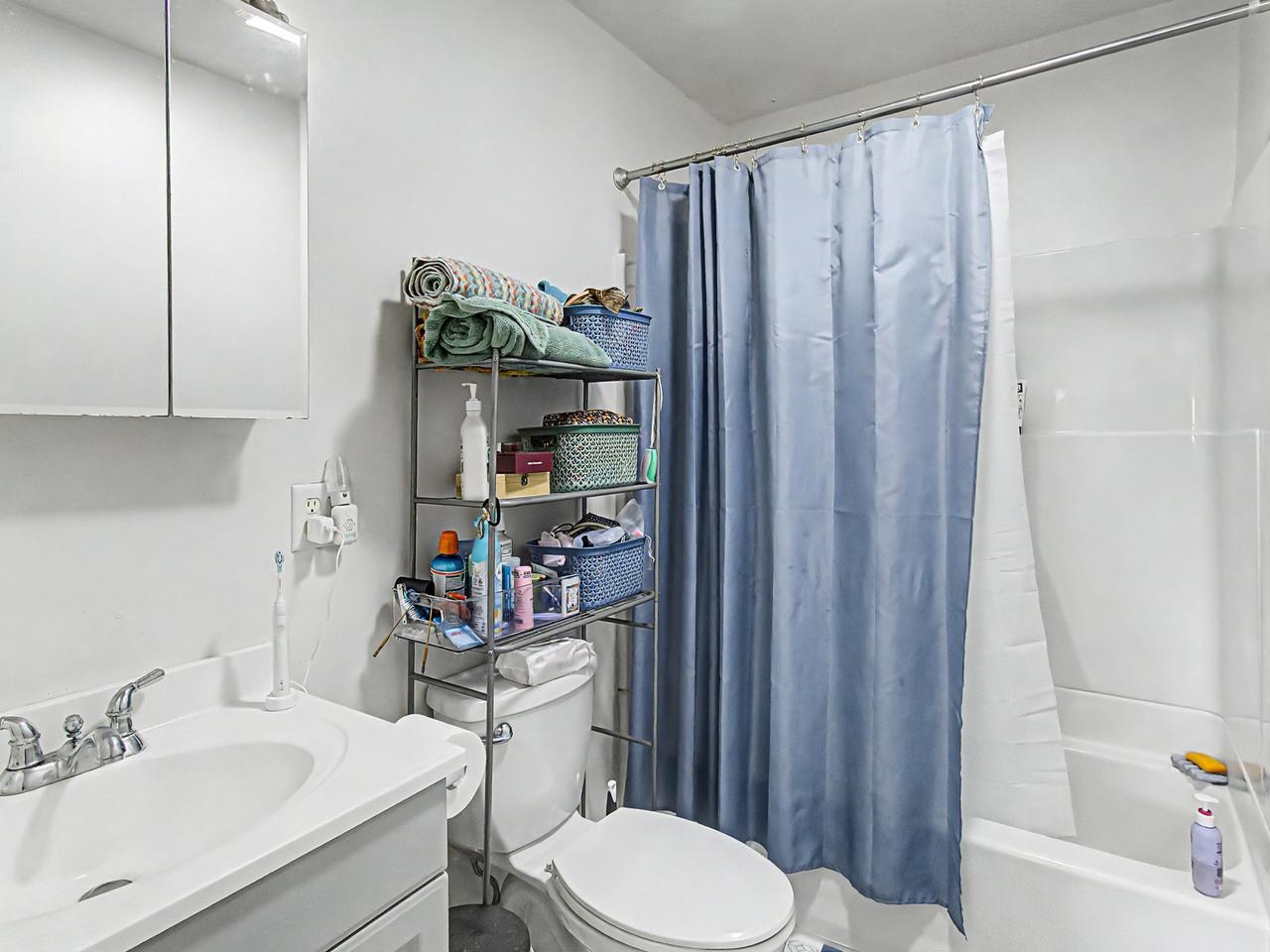 Full bath on 2nd floor