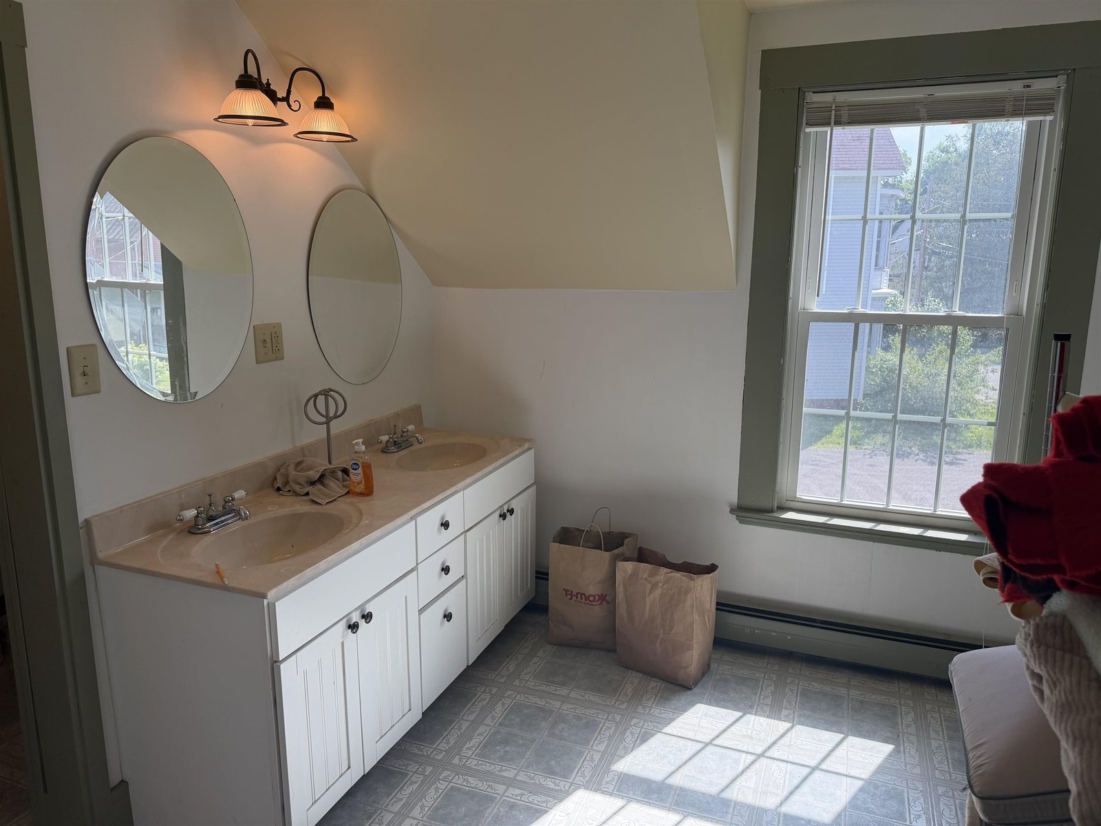 2nd floor wash area