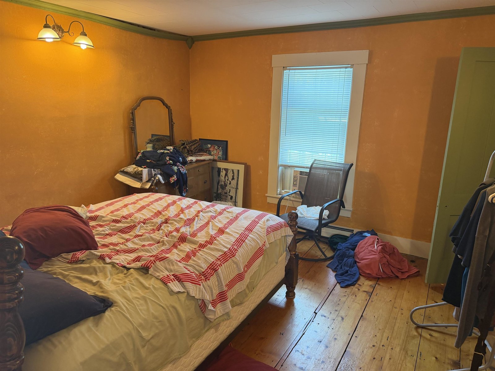 2nd floor bedroom