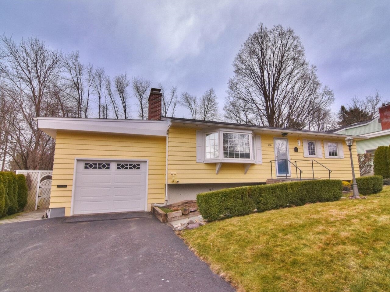 100 Lakeview Drive