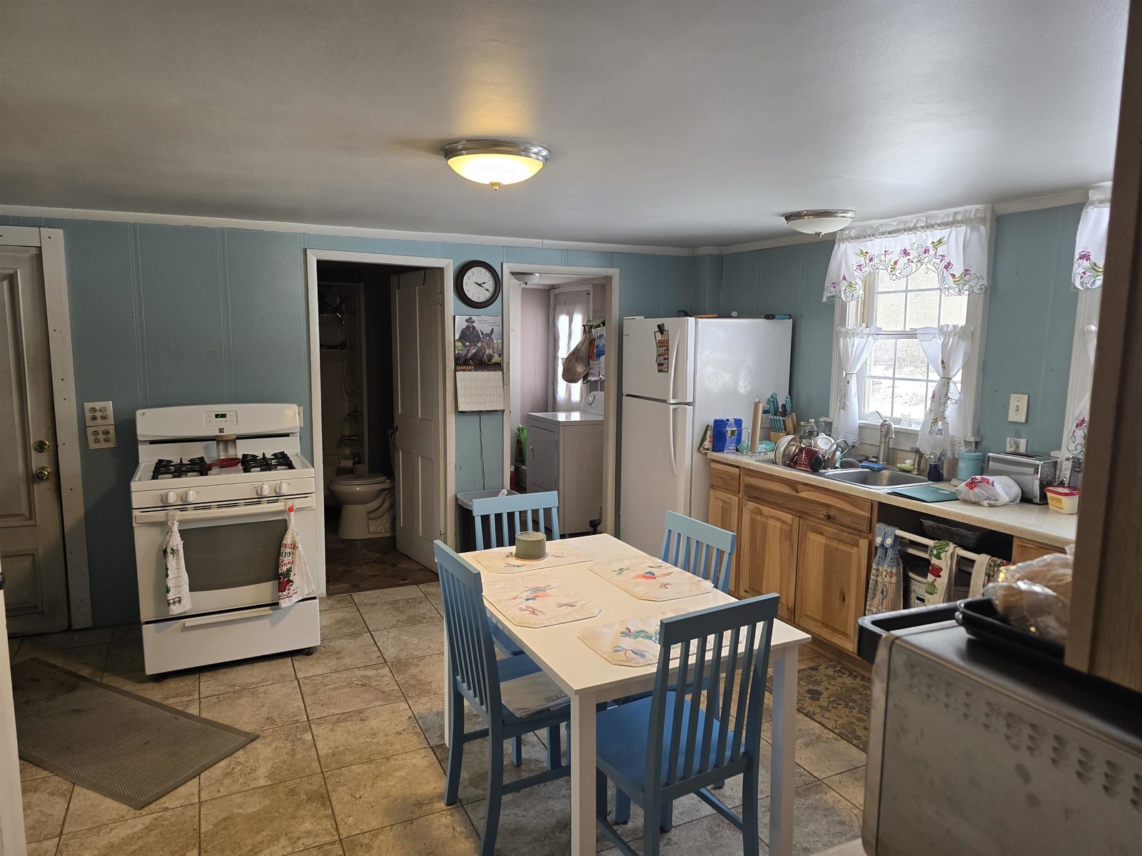 Eat-In Kitchen