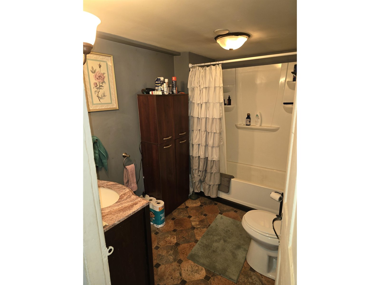 Full Bath - Main Floor