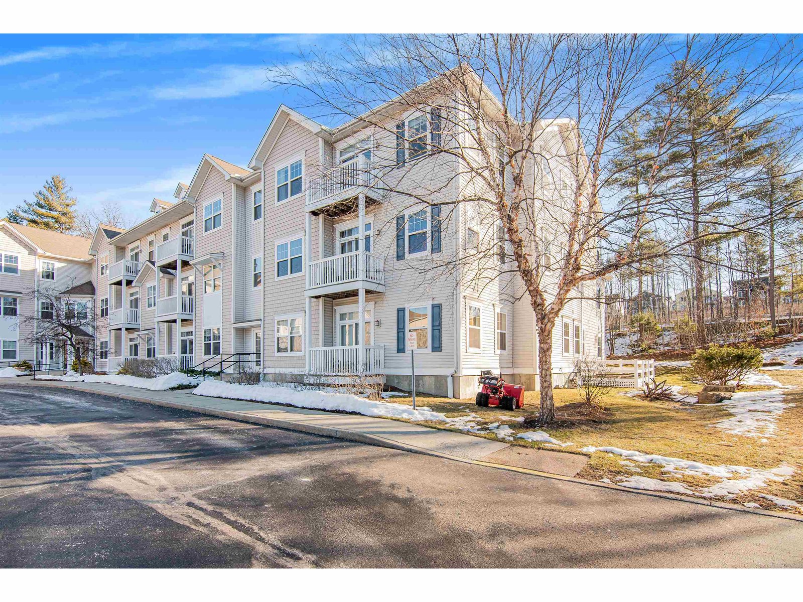101 Eldredge Street, Unit 305
