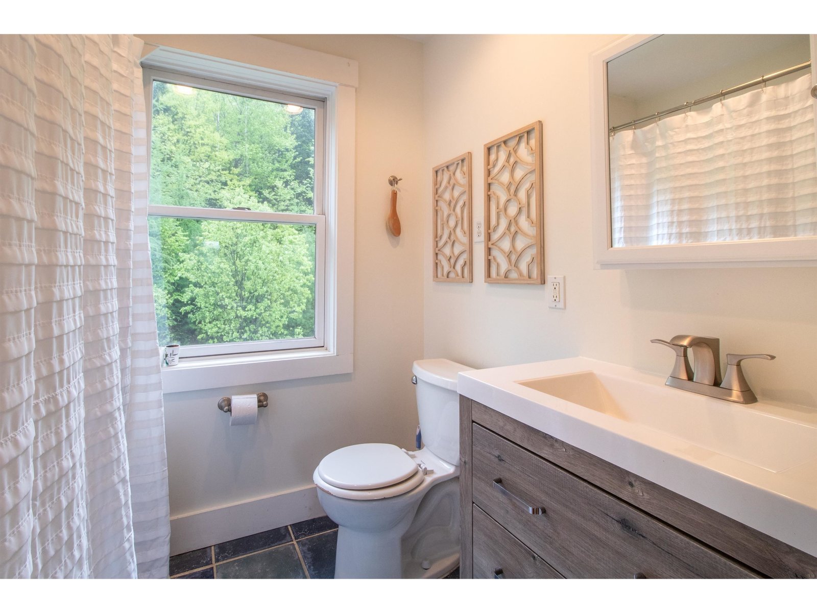 Primary suite full bath