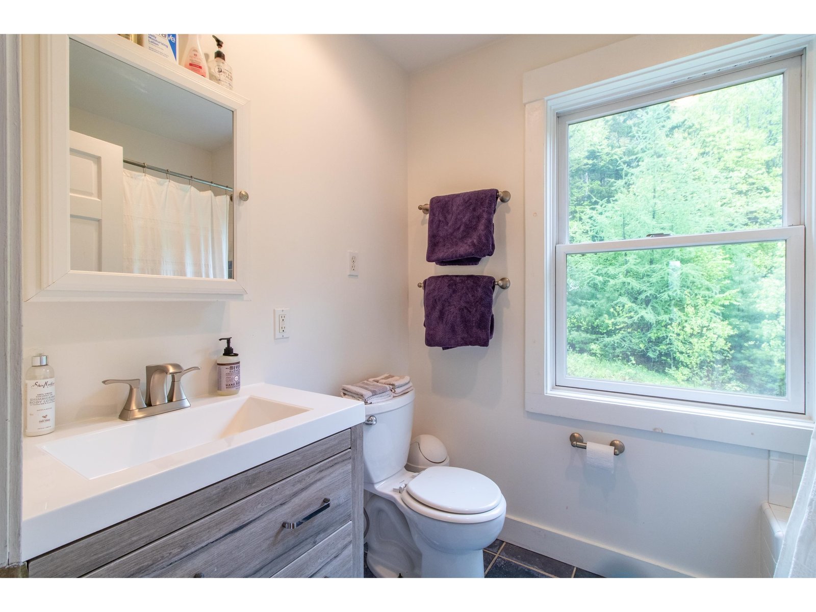 2nd bath on 2nd floor