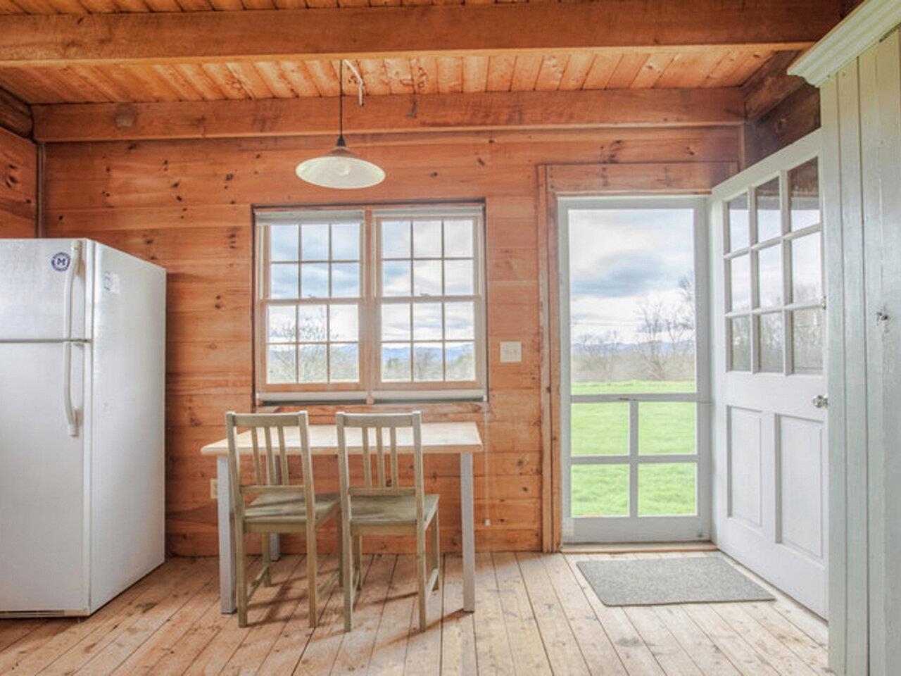 Full country kitchen