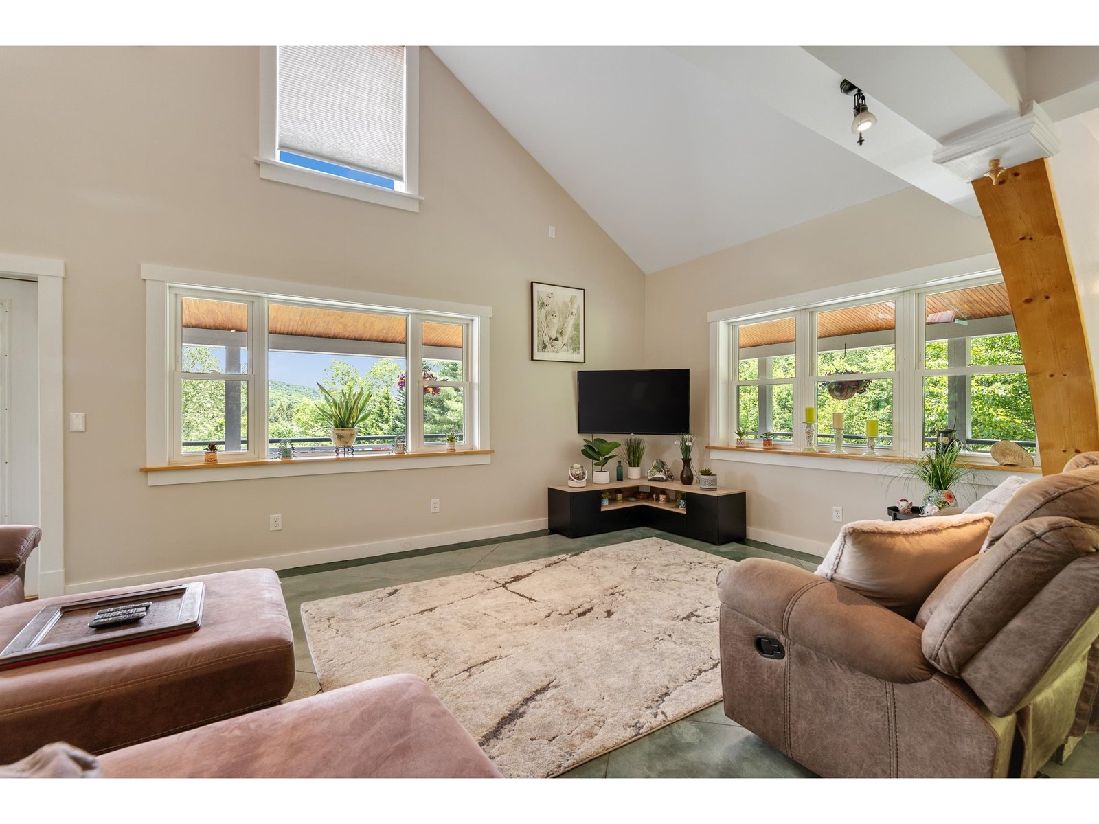 1012 Hallstrom Road