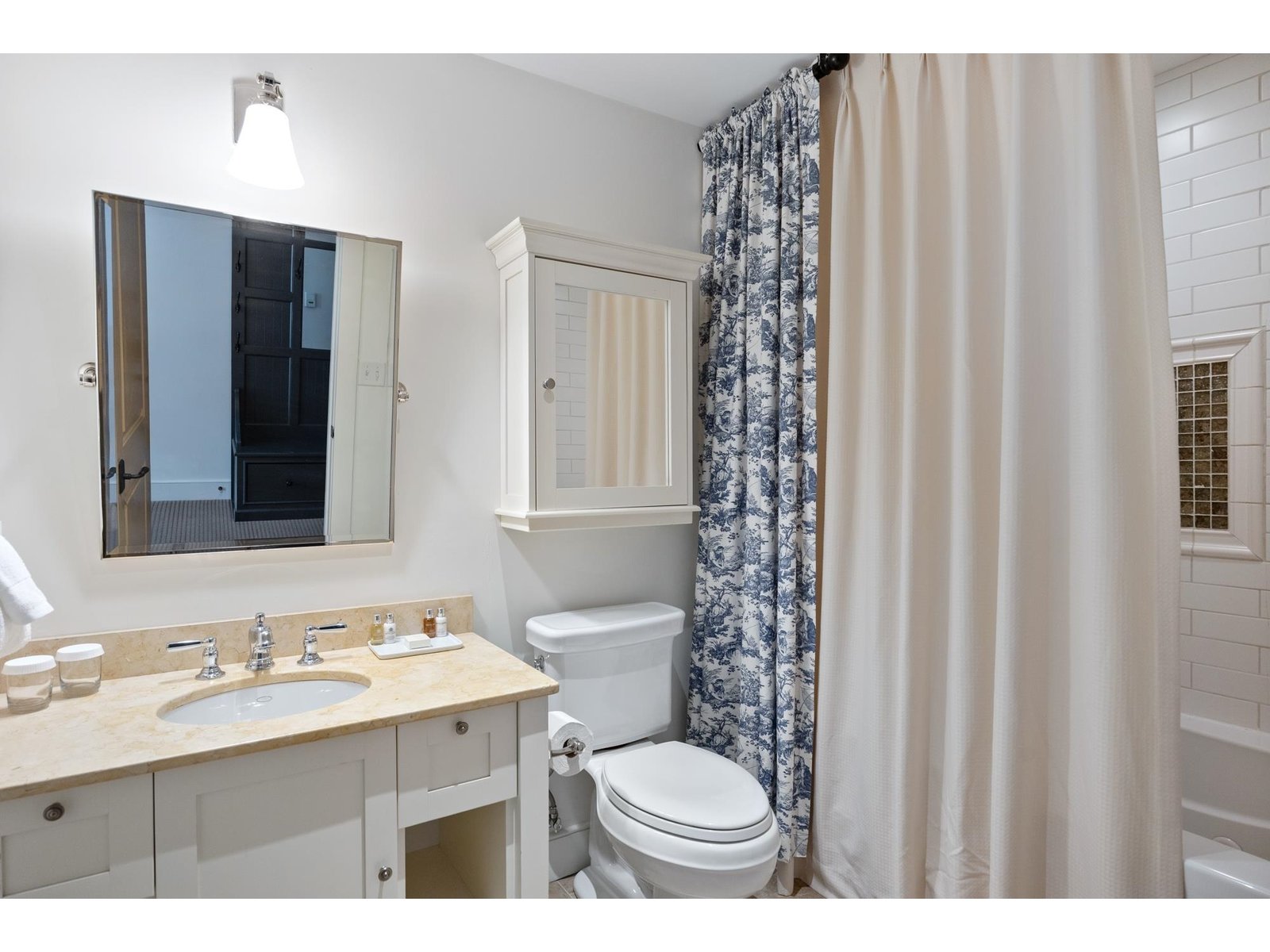 102 Forest Drive, Unit 223 (plus lockout 225) interval I