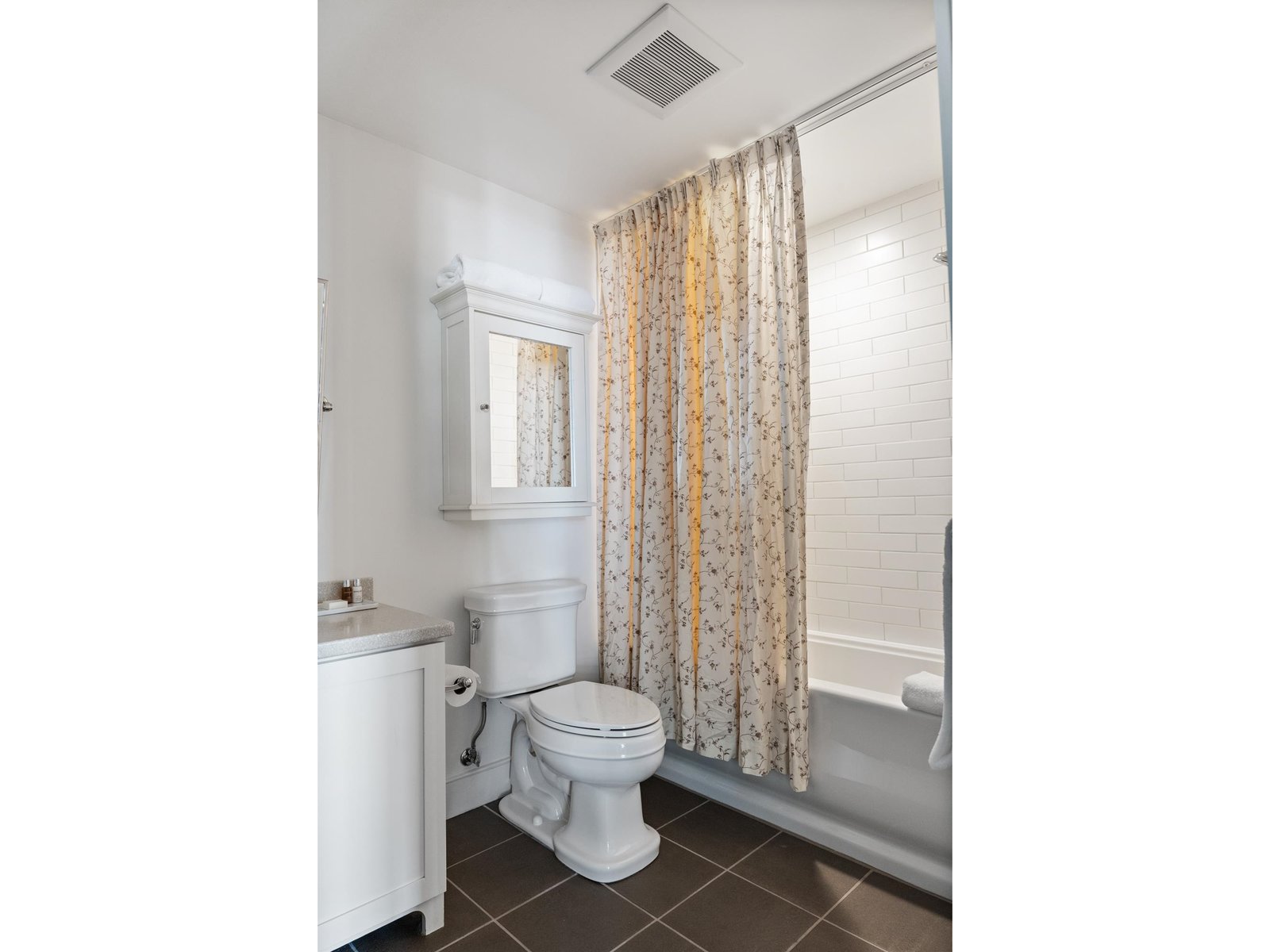 102 Forest Drive, Unit 223 (plus lockout 225) interval I