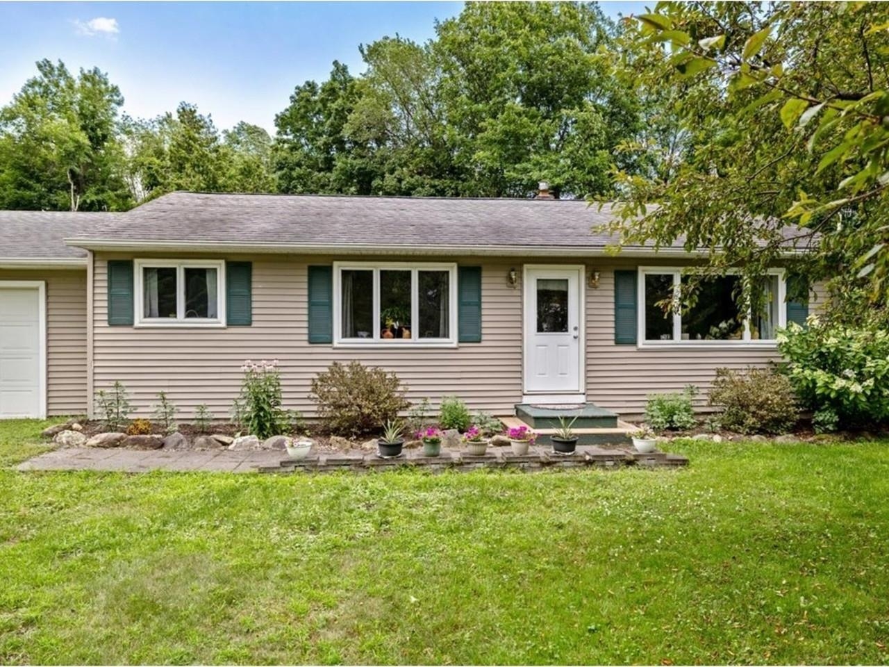 102 McGinn Drive, St. Albans Town